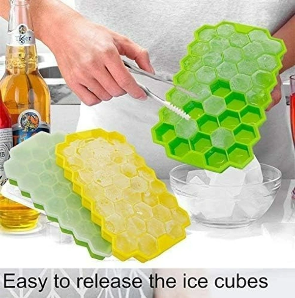 Silicone Hexagon Ice Tray with Lid | Reusable Ice Mold (Colour May Vary)