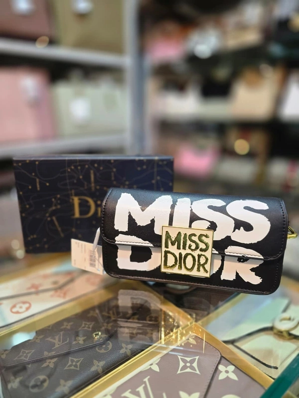 MISS D WHITE - Black
