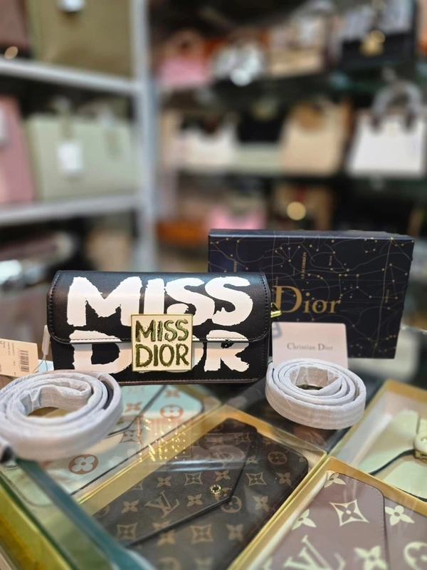 MISS D WHITE - Black