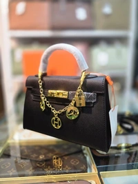 H BLACK - Black