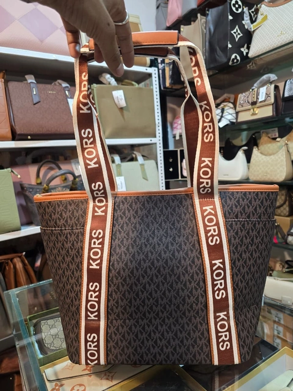 MK BIG TOTE 02 - Woody Brown