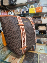MK BIG TOTE 02 - Woody Brown