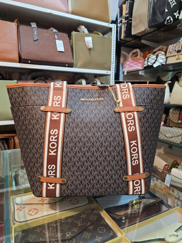 MK BIG TOTE 02 - Woody Brown