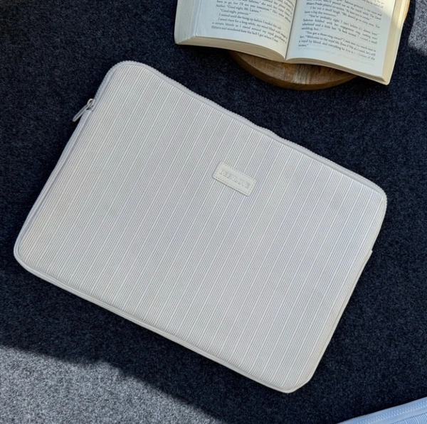 LAPTOP POUCH 