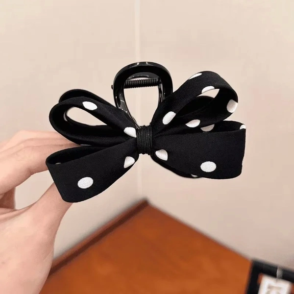 Bow Clutcher
