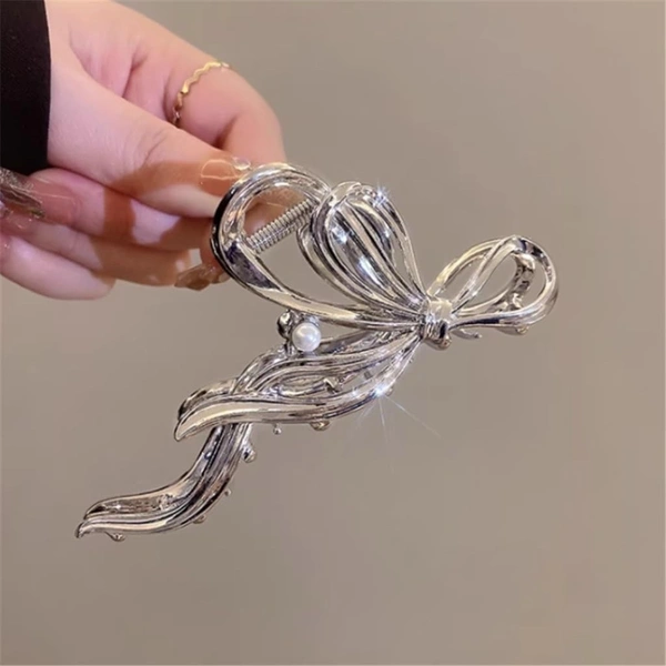 Silver Metal Clutcher