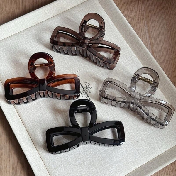 Bow Clutcher