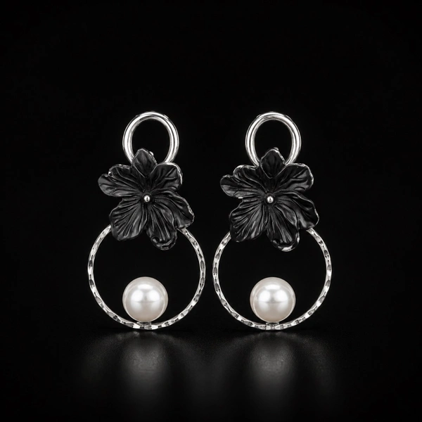 Black Flower Pearl Earring 