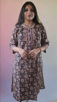 APARAJITA Floral Cotton Kurti - L