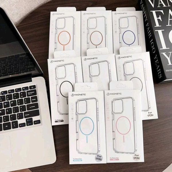 NEW Magnetic case
Magsafe compatibility builtin magnets ensure alignment with megesaf charges - Transperant