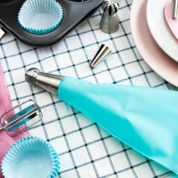 Cake Decorating Nozzle with Piping Bag