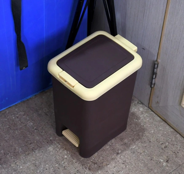 PLASTIC PUSH N PEDAL DUSTBIN ( 7 LTR. )
