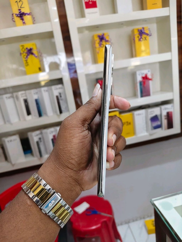 Vivo Y400 Pro 5G – 8GB RAM + 128GB | Warranty Available ✨ Official Warranty Available ✨ 8GB RAM + 128GB Storage ✨ Powerful 5G Performance ✨ FHD+ AMOLED Display ✨ Premium Slim & Stylish Design ✨ 50MP AI Camera Setup ✨ Long Lasting Battery + Fast Charging ✨ Smooth Gaming & Multitasking ✨ Dual SIM 5G Supported
