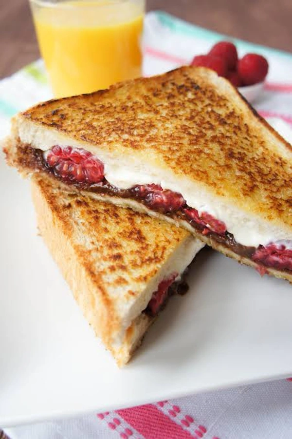 रसभरी सैंडविच