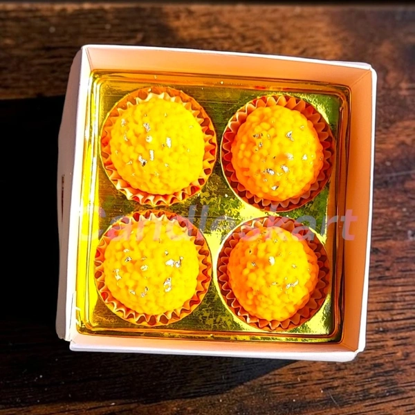 Motichoor Laddoo Candle Gift Box - Honeysuckle Dew