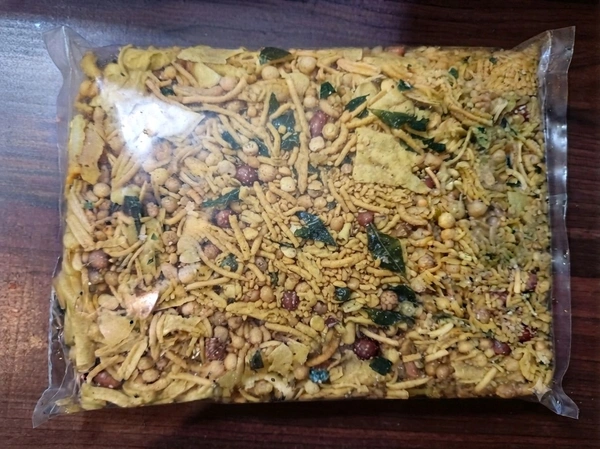 Sadha Mixture
Traditional Odia snack | 100% Vegetarian | Mild & Non-Spicy