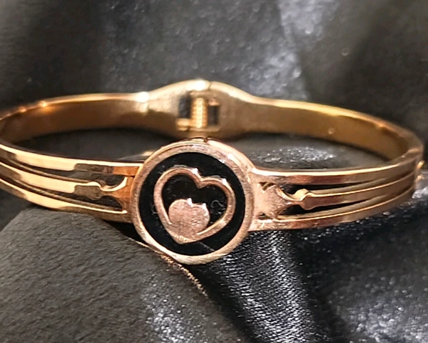 Circle & Heart Bangle