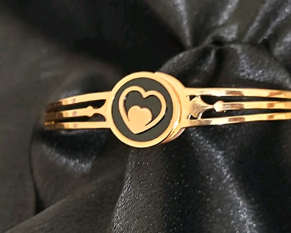 Circle & Heart Bangle