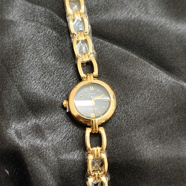 Round Dial Watch - golden