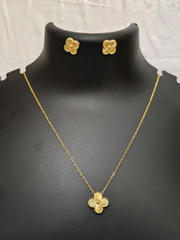Clover Neckpiece Combo - Gold