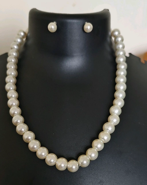 White Pearl Neckpiece Set