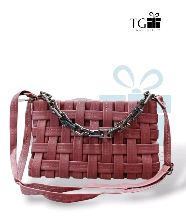 PINK PU LEATHER SLING BAG WITH A WOVEN MAT DESIGN AND A METAL CHAIN ACCENT