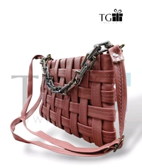 PINK PU LEATHER SLING BAG WITH A WOVEN MAT DESIGN AND A METAL CHAIN ACCENT