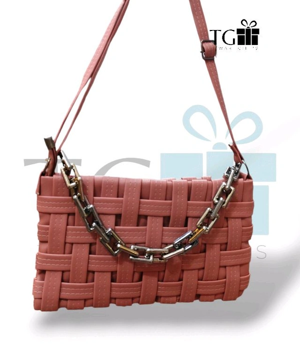 PINK PU LEATHER SLING BAG WITH A WOVEN MAT DESIGN AND A METAL CHAIN ACCENT