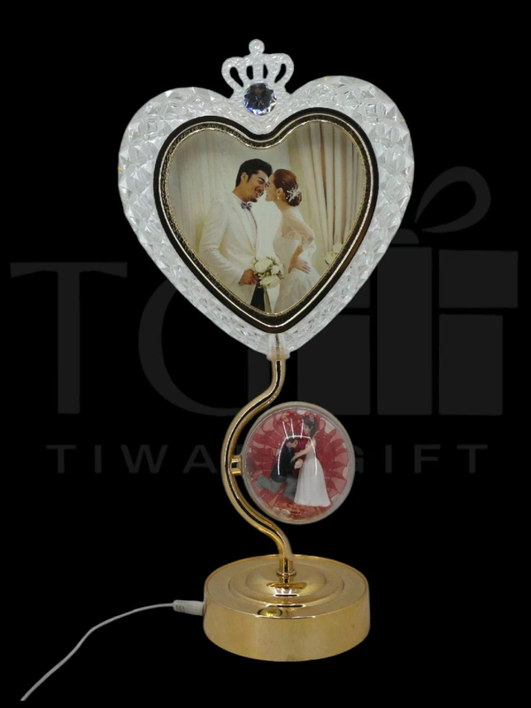 decorative heart-shaped LED crystal photo frame table lamp.