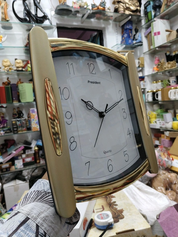 President Wall Clock 9407 Gold 2069