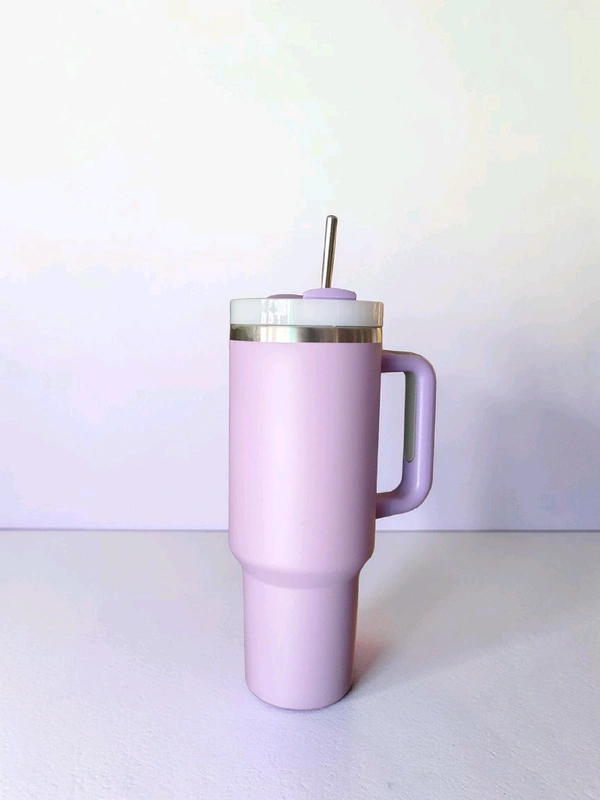 This Light Purple Colour tumbler features a sturdy handle, stainless steel straw, and a capacity of 1200 ml.2083
