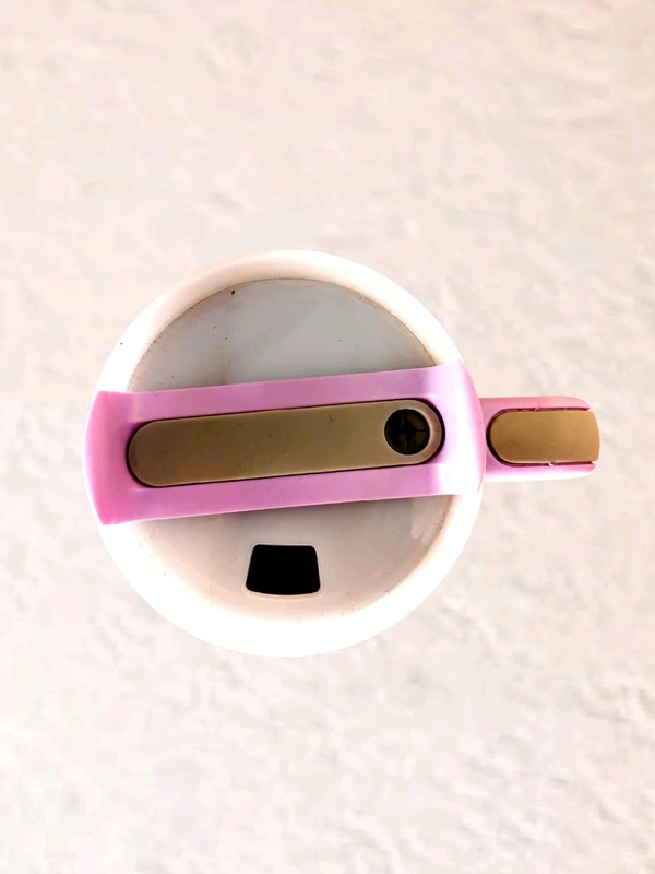 This Light Purple Colour tumbler features a sturdy handle, stainless steel straw, and a capacity of 1200 ml.2083