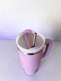 This Light Purple Colour tumbler features a sturdy handle, stainless steel straw, and a capacity of 1200 ml.2083