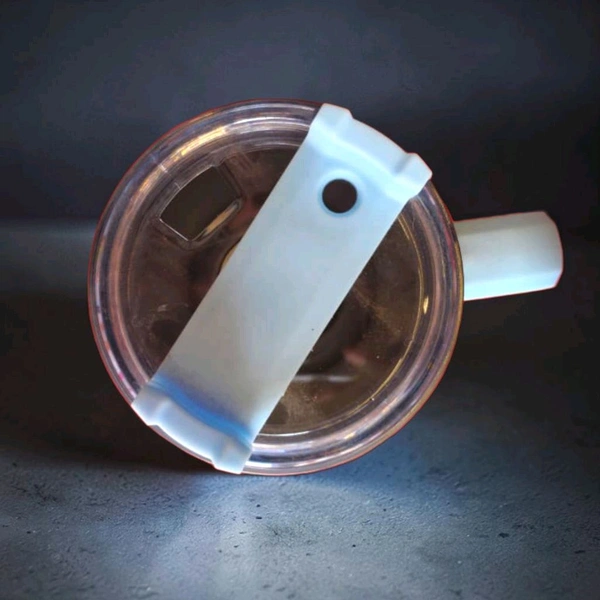 This 40-ounce stainless steel tumbler features a light blue color and a sturdy handle.2085