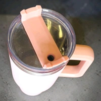 This 40-ounce stainless steel tumbler features a light Pink color and a sturdy handle.2086