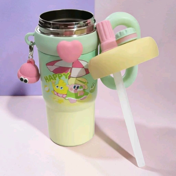 This 850ml stainless steel kid's tumbler features a leak-proof design with a character-themed, pastel green and yellow finish.