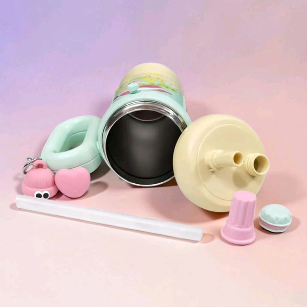 This 850ml stainless steel kid's tumbler features a leak-proof design with a character-themed, pastel Pink and yellow finish.