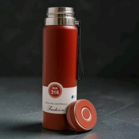 This red insulated bottle is made from high-grade SUS 316 stainless steel, featuring a durable matte finish and a convenient attached carry strap.