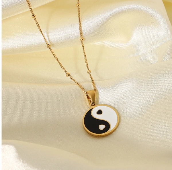 Round Shaped Fashion Color Dripping Oil Pendant Stainless Steel Necklace  - Black White 
