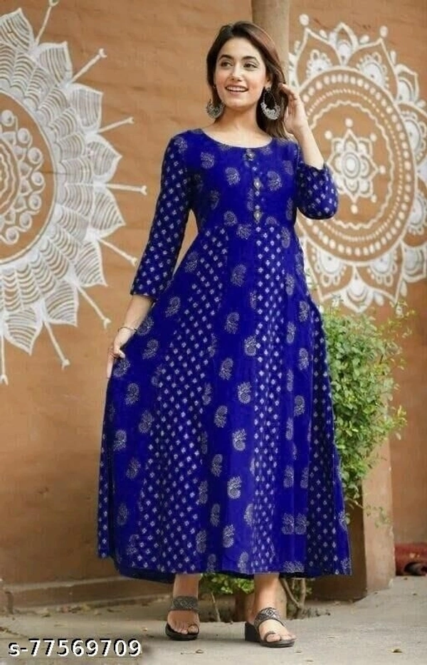 Myra Ensemble Kurtis - M, available