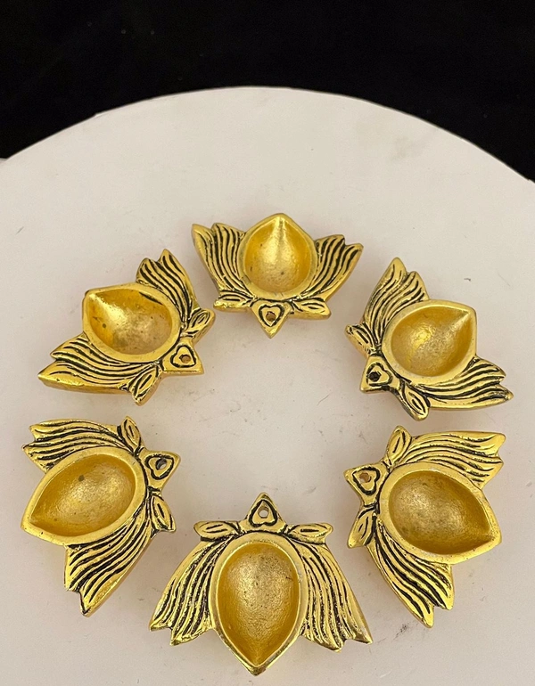 Brass Lotus Diya set of 6/ Brass oil lamp/ Diya For Puja/ Temple and Home Decor / Lakshmi Ganesh pooja Deepak / kamal shape Diya - Lotus