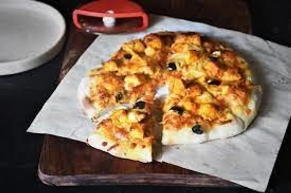Tanduri paneer pizza