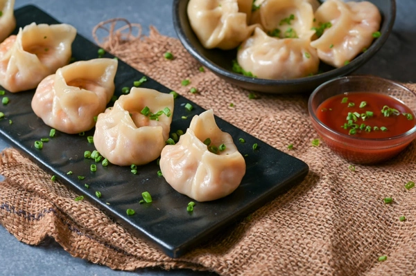 Paneer chilli momos
