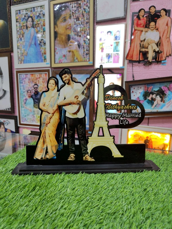 Eiffel Tower Love Couple - Customized Cutout Frame - Regular Price
