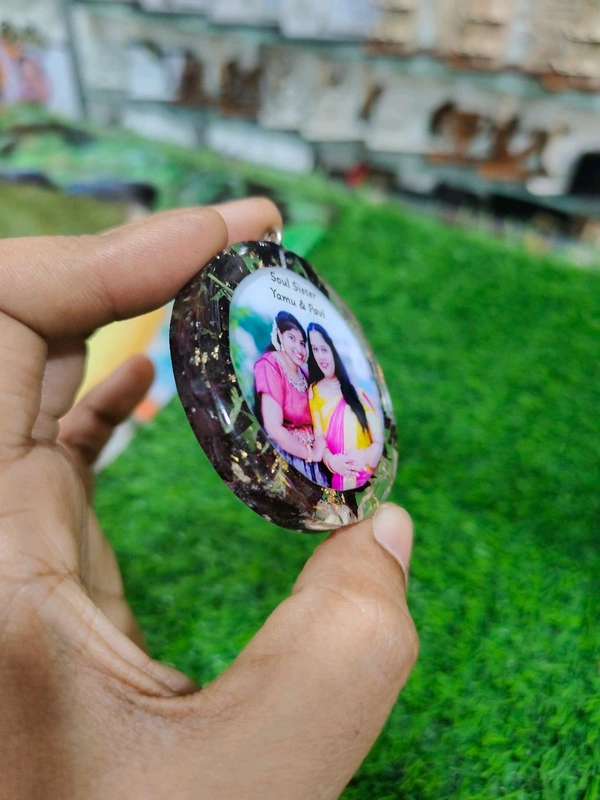 Hanging Heart Resin Frame - 10" inch - With 2 Keychains - Member Price