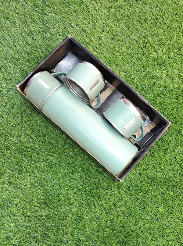 Engraved Vacuum Flask with 3 Cups Gifting set - Green Color