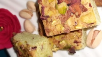 Rose Pistachio Cake - 500 Gms