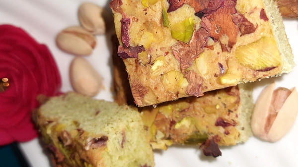 Rose Pistachio Cake - 500 Gms