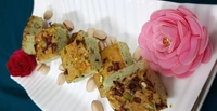 Rose Pistachio Cake - 500 Gms