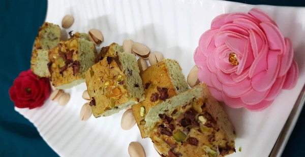 Rose Pistachio Cake - 500 Gms